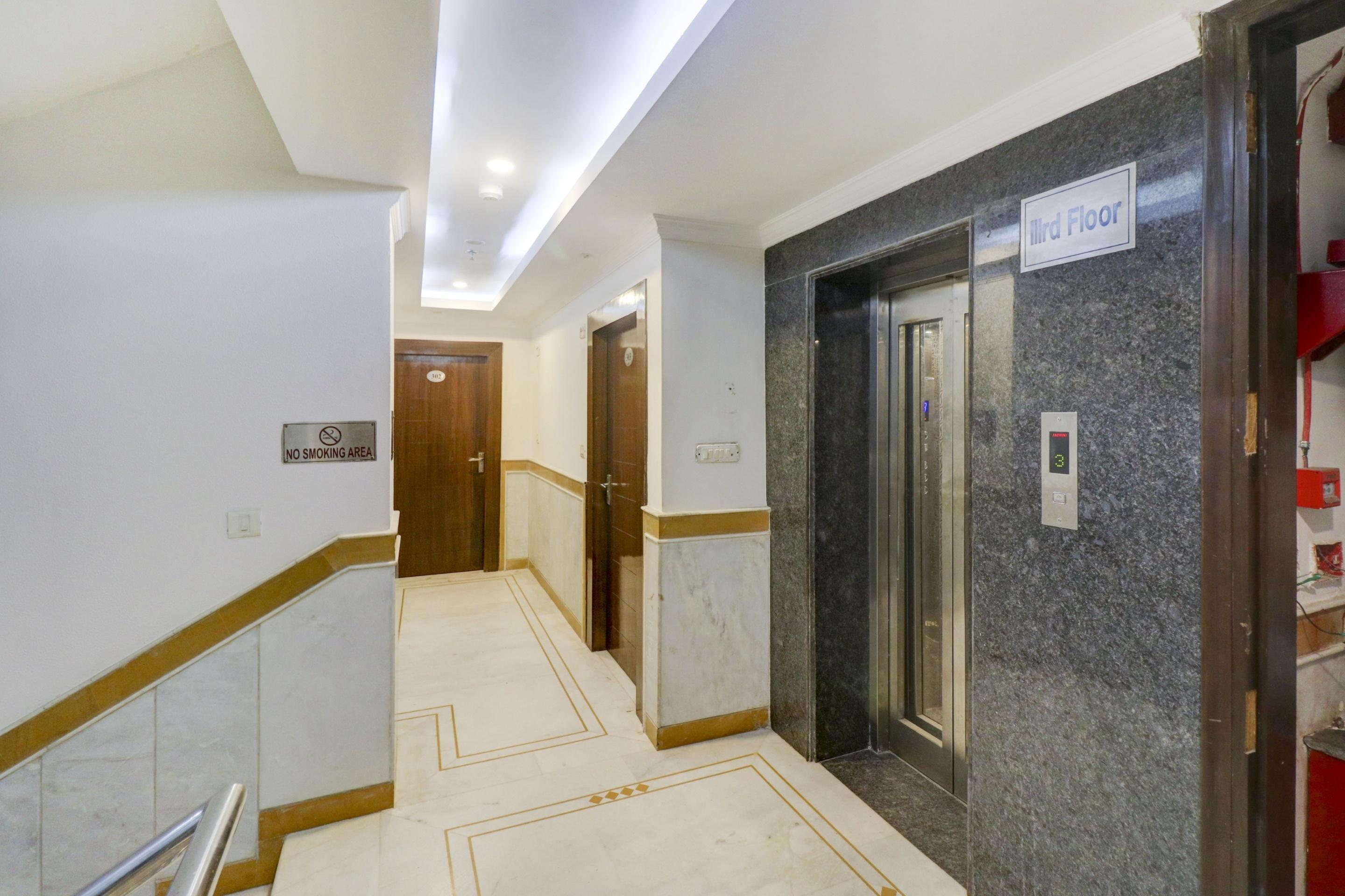 Hotel Townhouse 517 La Sapphire Near Delhi Airport à New Delhi Extérieur photo