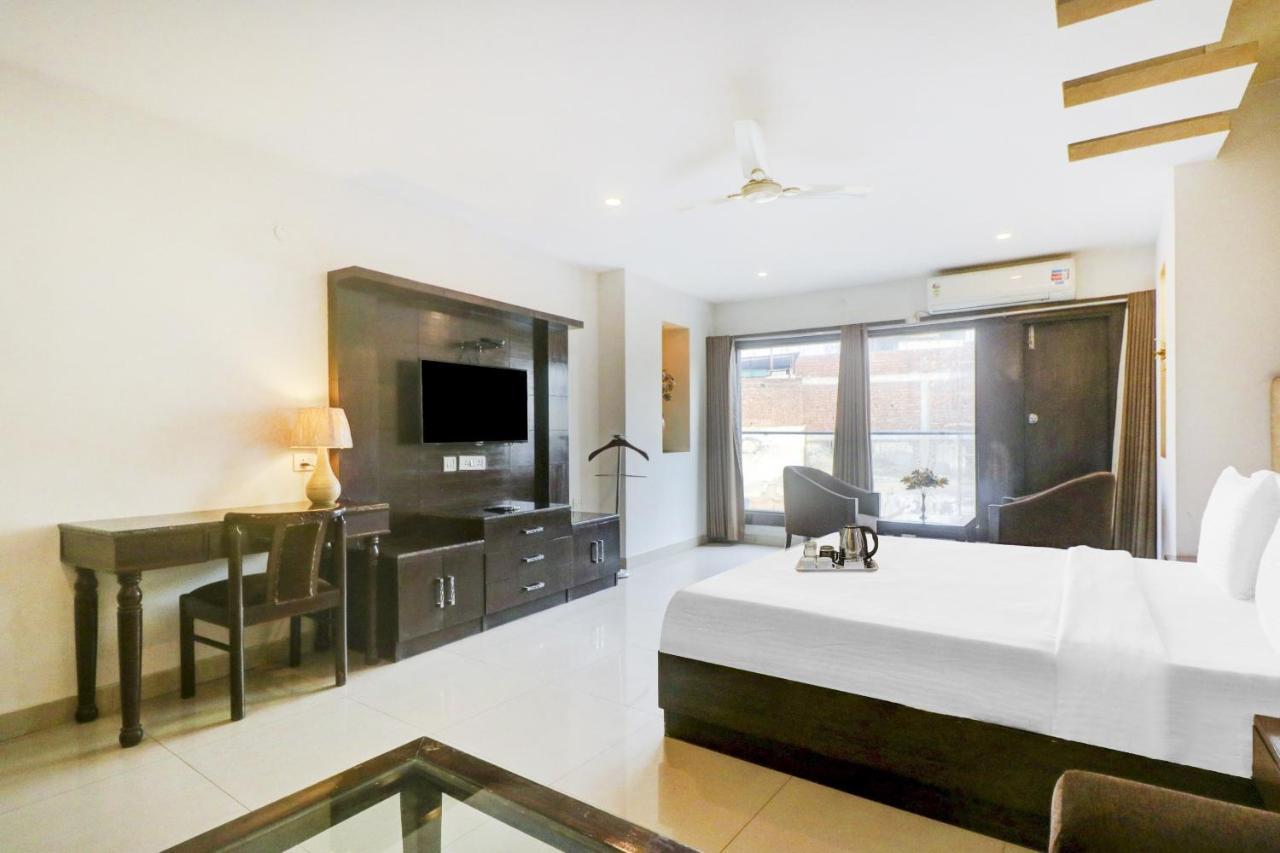 Hotel Townhouse 517 La Sapphire Near Delhi Airport à New Delhi Extérieur photo