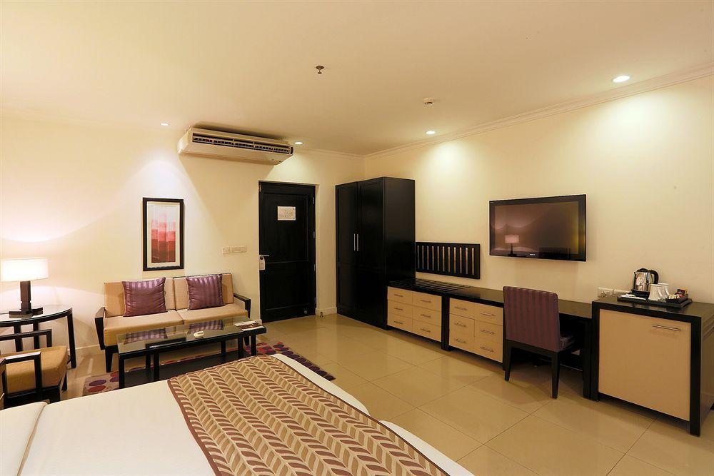 Hotel Townhouse 517 La Sapphire Near Delhi Airport à New Delhi Extérieur photo