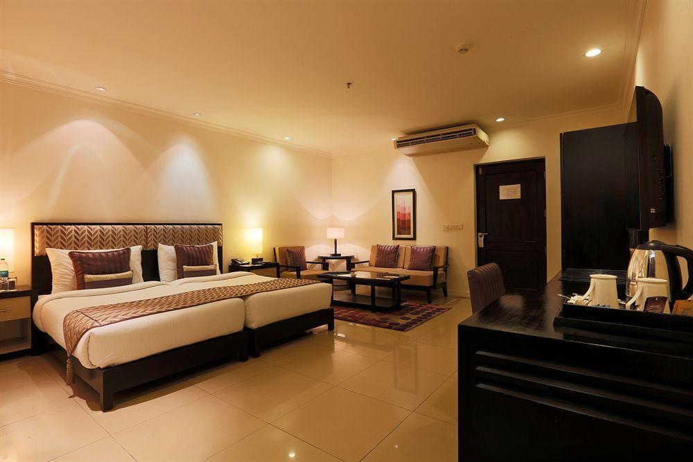 Hotel Townhouse 517 La Sapphire Near Delhi Airport à New Delhi Extérieur photo